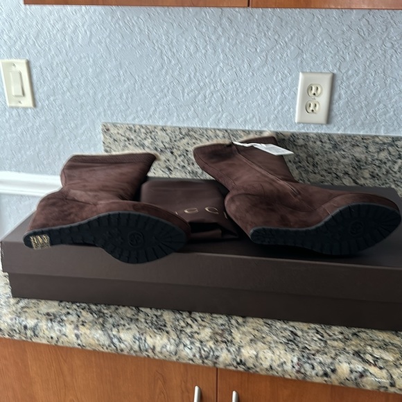 Brand new Gucci suede knee-high boots, size 41 - Picture 6 of 9